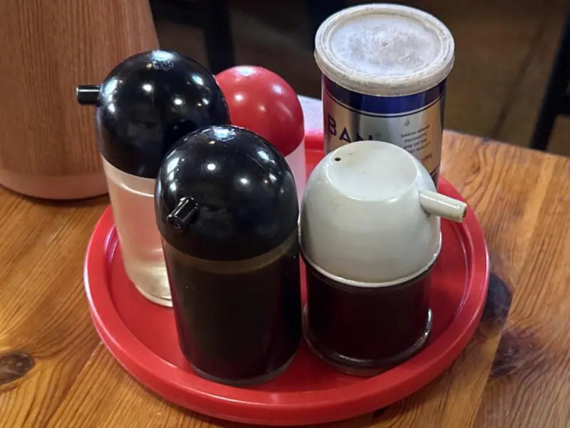 炭火らあぁめん いち 1 千葉県長生郡白子町関 観音堂 本納駅 いちらあぁめん 濃い味 きざみ玉ネギ トッピング 千葉ご当地ラーメン 竹岡式ラーメン 竹岡ラーメン 醤油ラーメン 味変 調味料