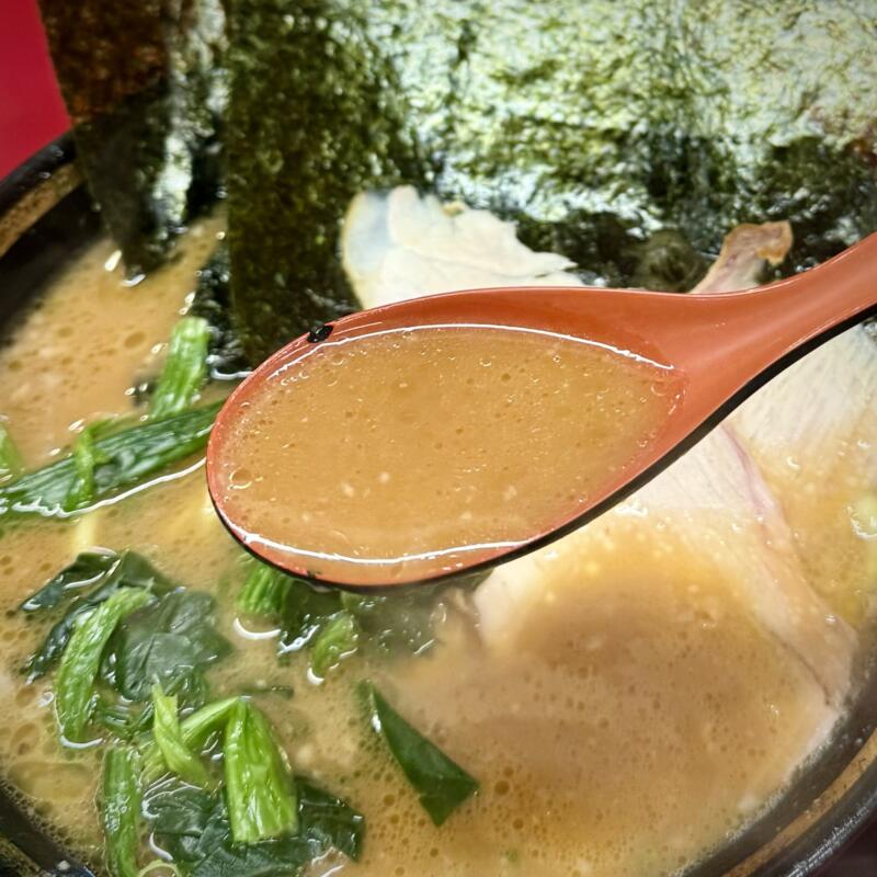 豚骨醤油ラーメン 王道家 柏王道家 柏店 千葉県柏市明原 柏中学校前 柏駅西口 ラーメン 豚骨醤油ラーメン 神奈川ご当地 横浜家系ラーメン スープ