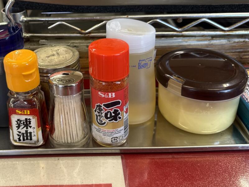 もつ煮 とん平食堂 牛久本店 茨城県牛久市東大和田町 ひたち野うしく駅 さくら園 辛ホルつけメン 辛口ホルモン つけ麺 こってり増し 味変 調味料