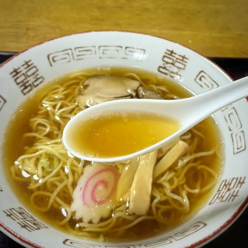 かしわ温泉食堂 秋田県由利本荘市西目町西目 西目駅 醤油ラーメン スープ