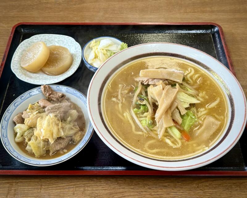 ドライブイン ふるさと 秋田県湯沢市下院内 院内駅 堺町 みそラーメン 味噌ラーメン 大根煮物 漬け物 ホルモン小皿 もつ煮込み