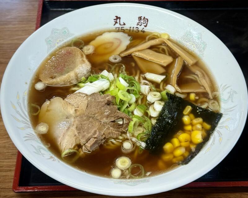丸駒食堂 お食事処 寿司 丸駒 秋田県大仙市刈和野 中華そば 醤油ラーメン ミニおにぎり付き 塩オニギリ
