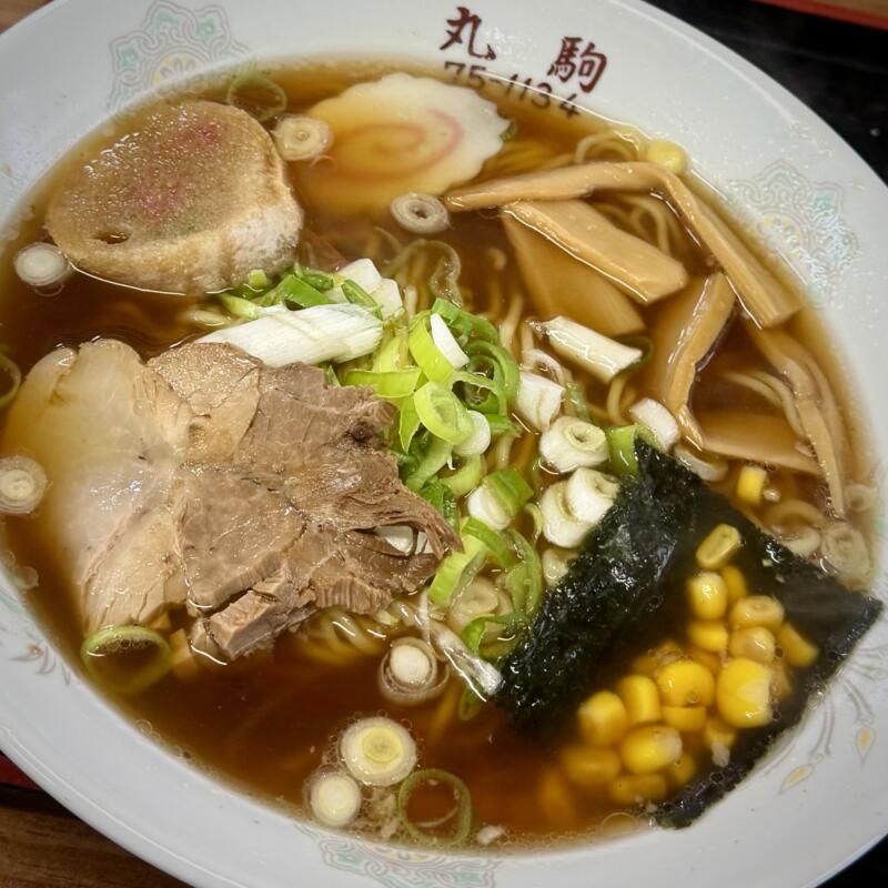 丸駒食堂 お食事処 寿司 丸駒 秋田県大仙市刈和野 中華そば 醤油ラーメン ミニおにぎり付き 塩オニギリ 具