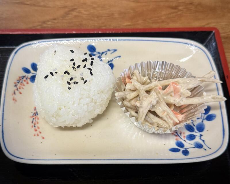 丸駒食堂 お食事処 寿司 丸駒 秋田県大仙市刈和野 中華そば 醤油ラーメン ミニおにぎり付き 塩オニギリ