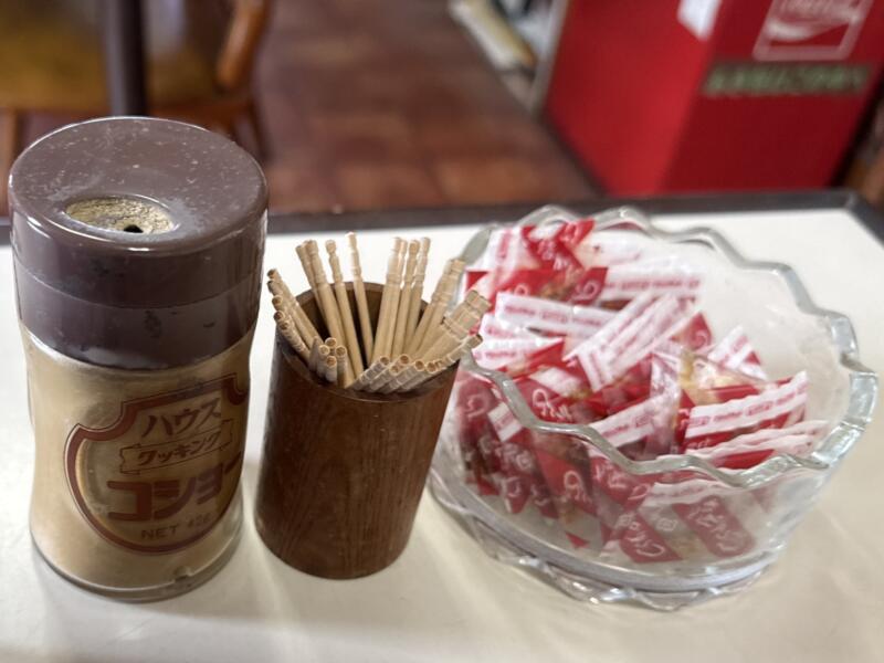 丹波食堂 たんば 食堂丹波 秋田県大仙市大曲 大曲駅 大曲農業高校前 こんぶ中華 昆布中華そば 醤油ラーメン 味変 調味料