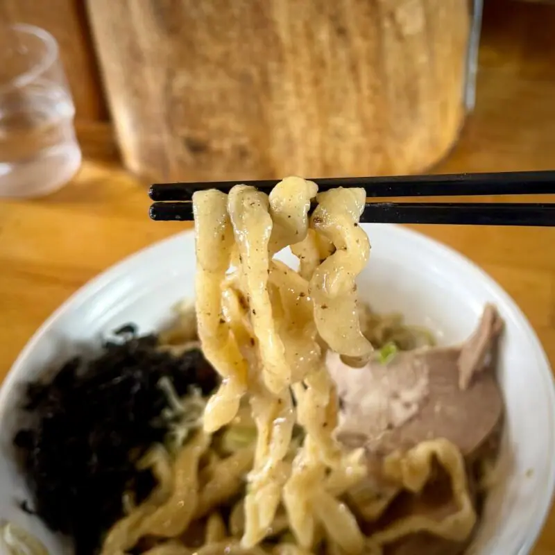 自家製麺 佐藤 秋田県大仙市大曲上栄町 仙北振興局入口 大曲駅 煮干背脂まぜそば 汁なしラーメン 自家製麺