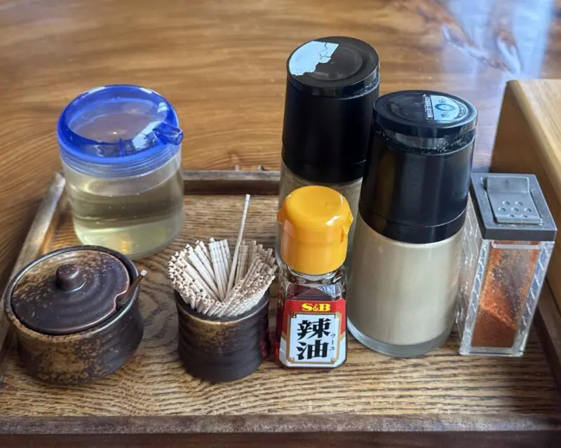 麺屋もと 秋田県能代市高塙 東能代駅 内崎中柳 塩(並) 塩ラーメン 秋田ご当地 十八番系ラーメン 味変 調味料