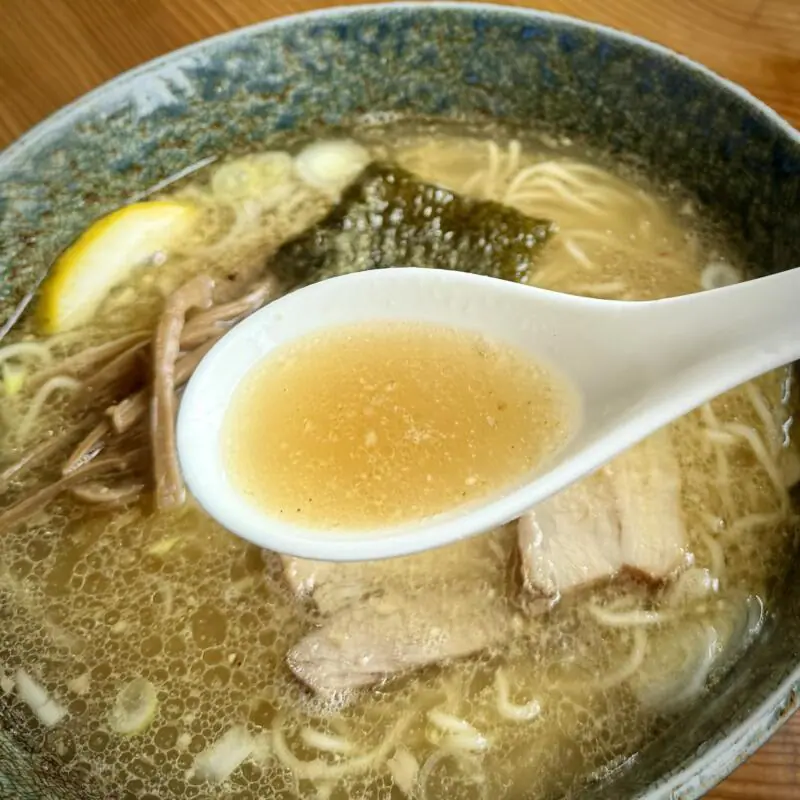 麺屋もと 秋田県能代市高塙 東能代駅 内崎中柳 塩(並) 塩ラーメン 秋田ご当地 十八番系ラーメン スープ