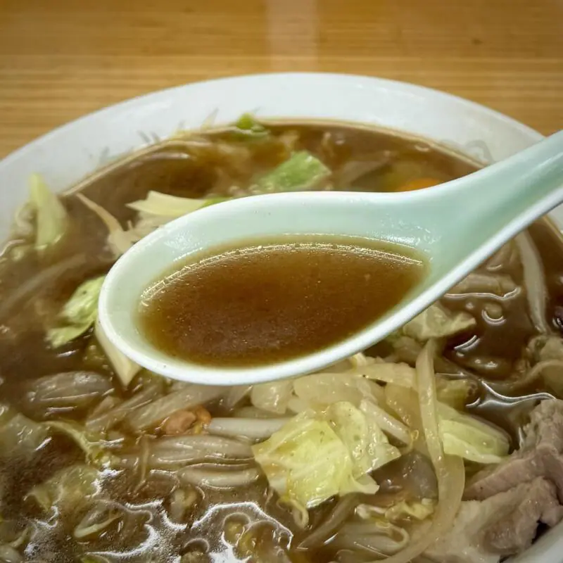 めしや 秋田県秋田市土崎港中央 土崎駅 臨港署前 秋田ご当地ラーメン 元祖秋田ちゃんぽん ソースラーメン ソースチャンポン めしやブラック スープ