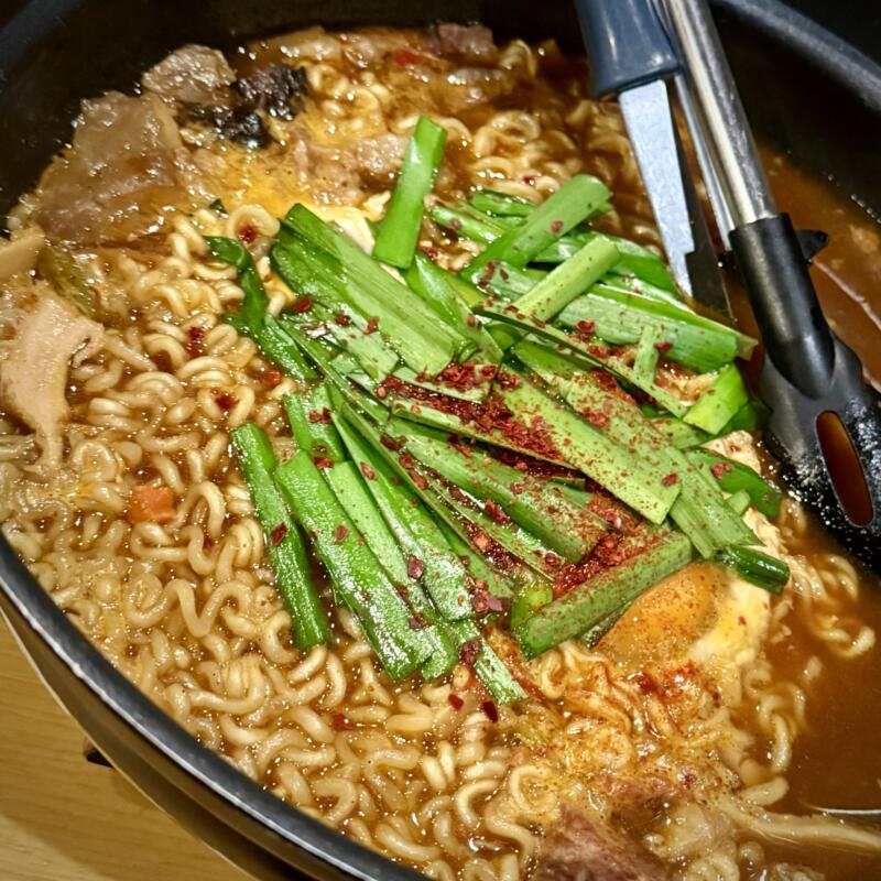 焼肉ホルモン おはこ 18 千葉県船橋市本町 京成船橋駅 〆のソースラーメン 船橋ソースラーメン 具