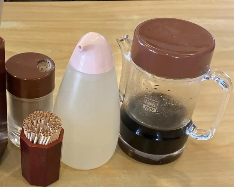 らーめん小江戸 秋田県秋田市泉中央 泉外旭川駅 八橋大畑 秋田ご当地 江戸系ラーメン 辛醤油ラーメン 味変 調味料