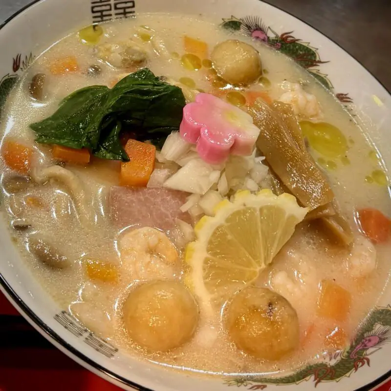 津軽煮干中華蕎麦 サムライブギー 岩手県久慈市中央 久慈駅前 まめぶ入りクラムヌードル 貝出汁ラーメン シェルラー 具