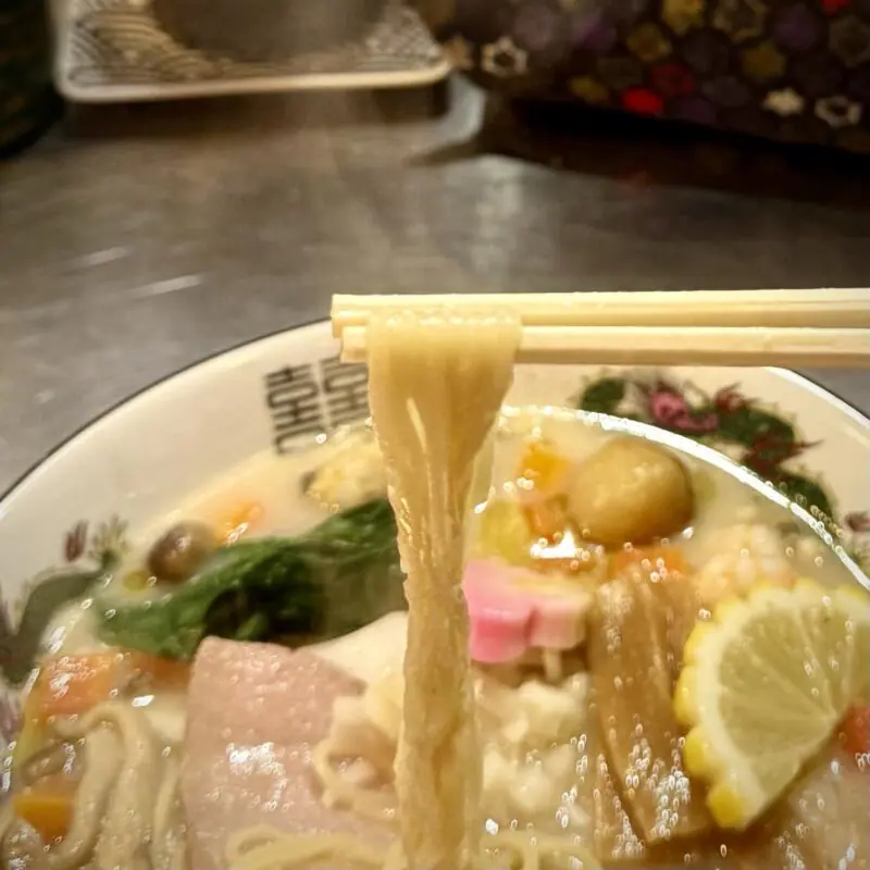 津軽煮干中華蕎麦 サムライブギー 岩手県久慈市中央 久慈駅前 まめぶ入りクラムヌードル 貝出汁ラーメン シェルラー あすリード本舗 麺