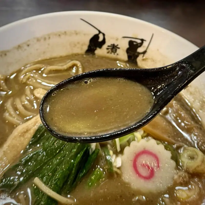 津軽煮干中華蕎麦 サムライブギー 岩手県久慈市中央 久慈駅前 濁り煮干しソバ 濃厚津軽煮干ラーメン セメント煮干し スープ