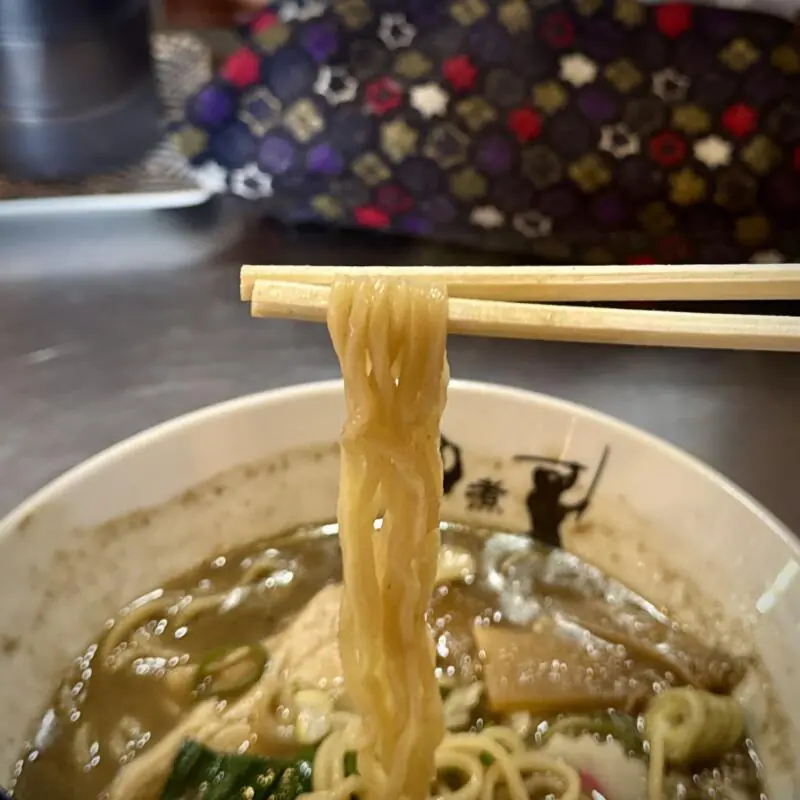 津軽煮干中華蕎麦 サムライブギー 岩手県久慈市中央 久慈駅前 濁り煮干しソバ 濃厚津軽煮干ラーメン セメント煮干し あすリード本舗 麺