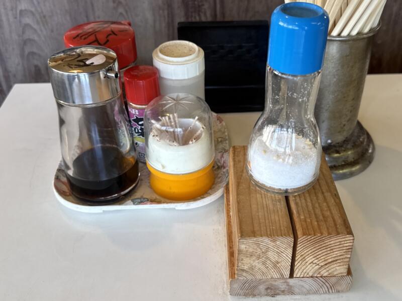 三面川ドライブイン みおもてがわドライブイン 新潟県村上市塩野町 塩野町車庫前 越後寒川駅 ラーメン定食 中華ラーメン 醤油ラーメン 味変 調味料