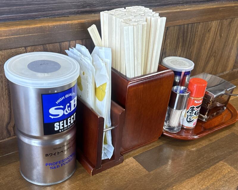 関屋 福来亭 新潟県新潟市西区小新 小針駅 小新ポンプ場前 ラーメン 新潟ご当地 燕背脂ラーメン 背脂醤油ラーメン 味変 調味料