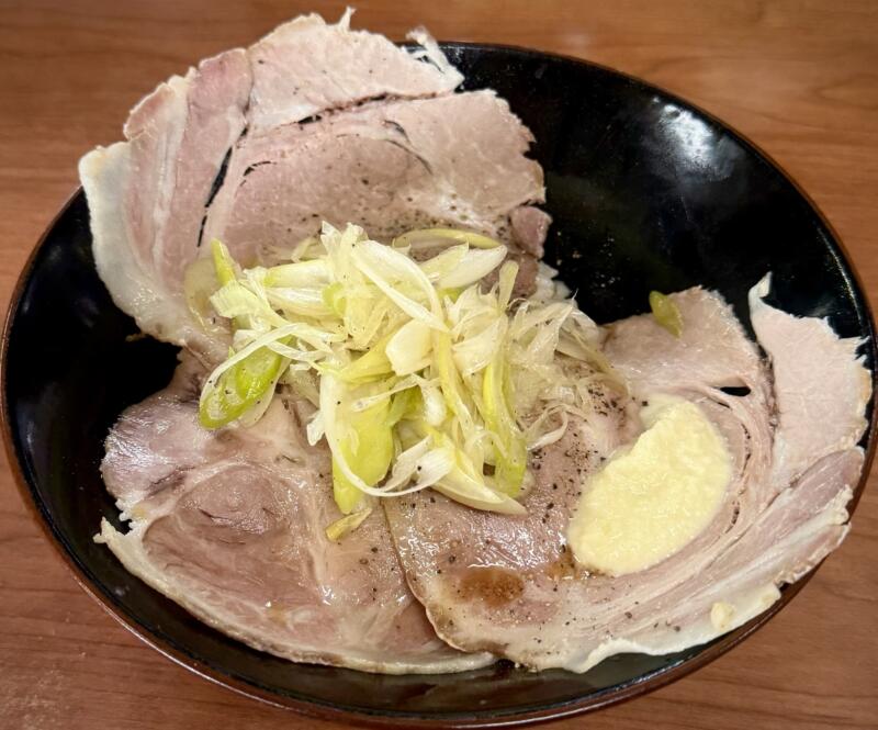 ラーメン めん丸 十文字店 秋田県横手市十文字町 八兵工丁 十文字駅 丸セット 半チャーシュー丼 餃子3個 ぎょうざ ギョーザ