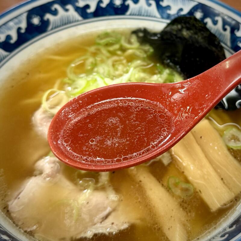 ラーメン めん丸 十文字店 秋田県横手市十文字町 八兵工丁 十文字駅 醤油ラーメン スープ