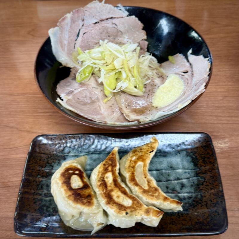 ラーメン めん丸 十文字店 秋田県横手市十文字町 八兵工丁 十文字駅 丸セット 半チャーシュー丼 餃子3個 ぎょうざ ギョーザ