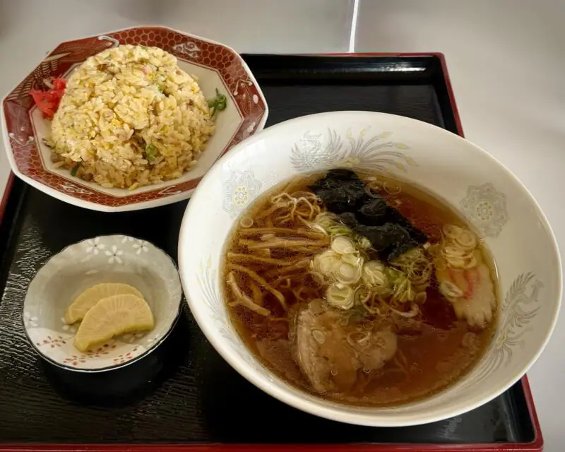 自家製麺と手作り餃子 精養軒 せいようけん 秋田県雄勝郡羽後町大戸 体育館前 羽後警察前 湯沢駅 半ラーメン＋チャーハンセット 醤油ラーメン 炒飯