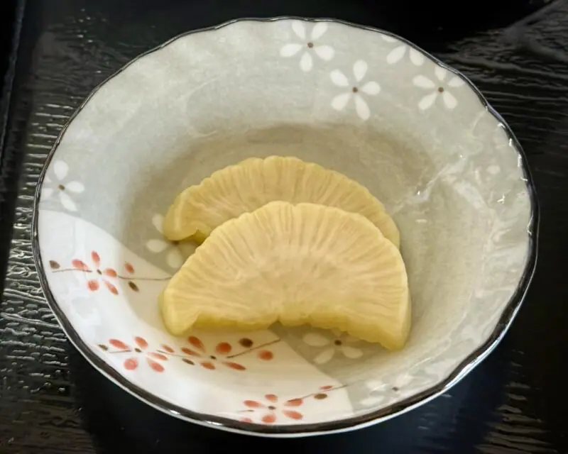 自家製麺と手作り餃子 精養軒 せいようけん 秋田県雄勝郡羽後町大戸 体育館前 羽後警察前 湯沢駅 半ラーメン＋チャーハンセット 炒飯大根の漬け物付き