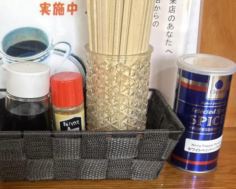 お食事処 きらく 秋田県秋田市楢山本町 楢山南中町 羽後牛島駅 ラーメンセット ミニチャーハン付き 塩ラーメン 味変 調味料