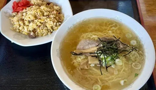 お食事処きらく＠秋田県秋田市楢山本町にて塩ラーメンセット(チャーハン付き)をオーダー！バランスの良い美味ノスラーに人気の炒飯が付いたお得なセットメニュー♪