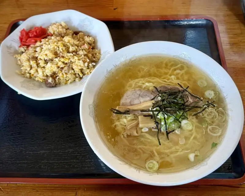 お食事処 きらく 秋田県秋田市楢山本町 楢山南中町 羽後牛島駅 ラーメンセット ミニチャーハン付き 塩ラーメン 炒飯