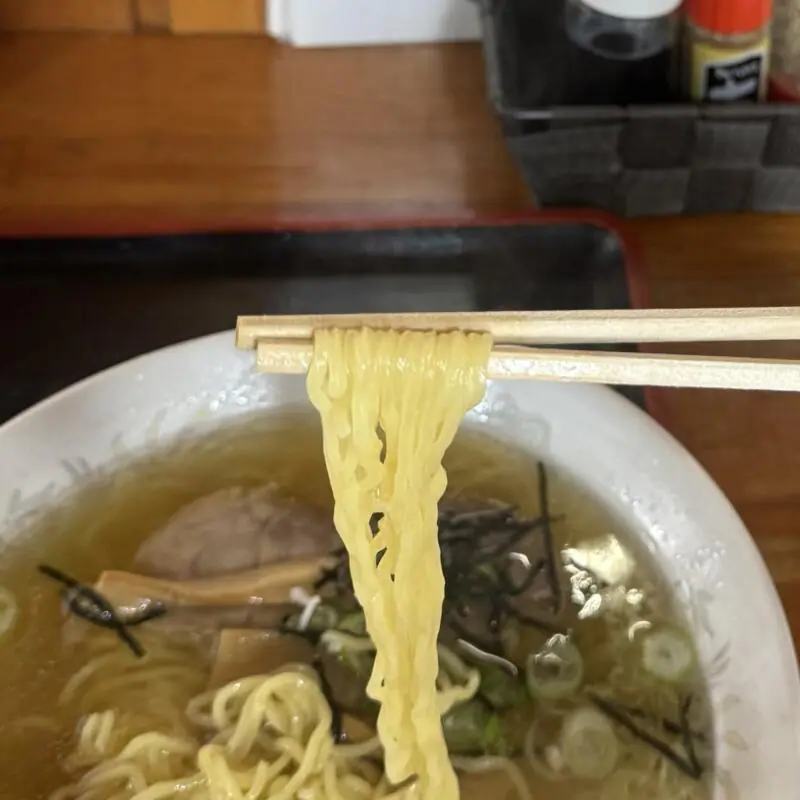 お食事処 きらく 秋田県秋田市楢山本町 楢山南中町 羽後牛島駅 ラーメンセット ミニチャーハン付き 塩ラーメン 麺