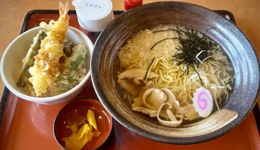 和風レストランまるまつ横手十文字店にて鶏中華と天丼をオーダー！ラーメンにミニ丼がセットになった春限定メニュー♪