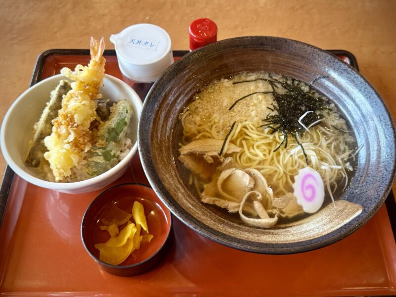 和風レストラン まるまつ 横手十文字店 秋田県横手市十文字町仁井田 スーパーモールラッキー前 十文字駅 メニュー鶏中華とミニ天丼 春限定メニュー あっさり春麺 醤油ラーメン