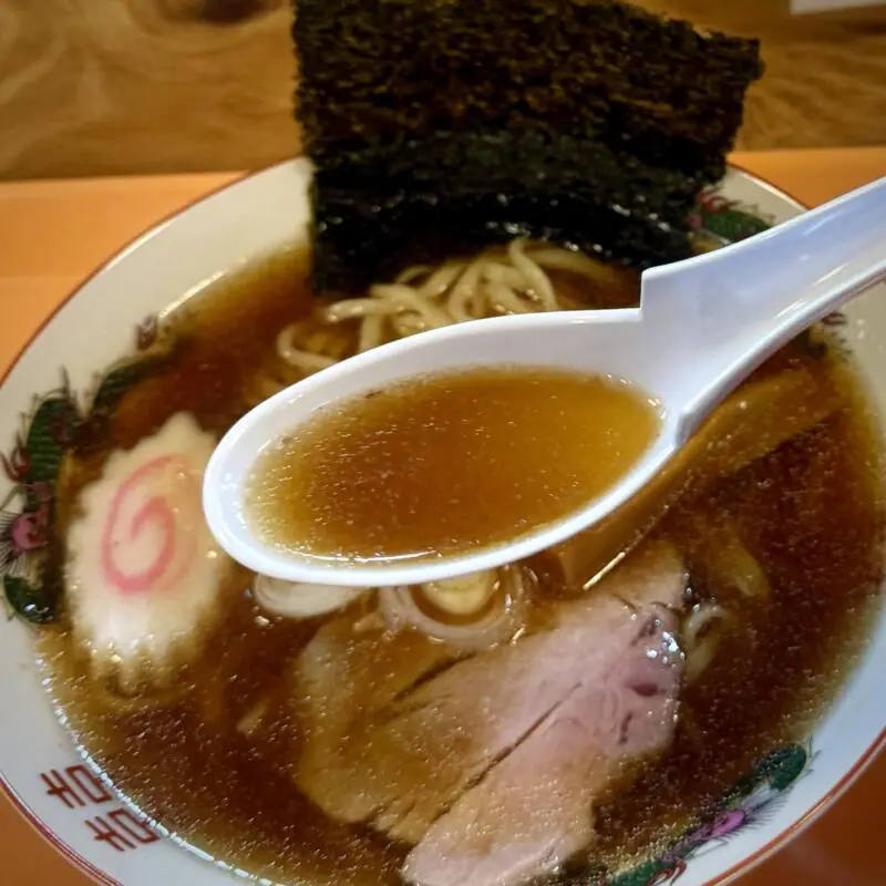 ぶんしち食堂 文七食堂 秋田県秋田市山王 高陽青柳町 泉外旭川駅 秋田駅 中華そば 醤油ラーメン スープ