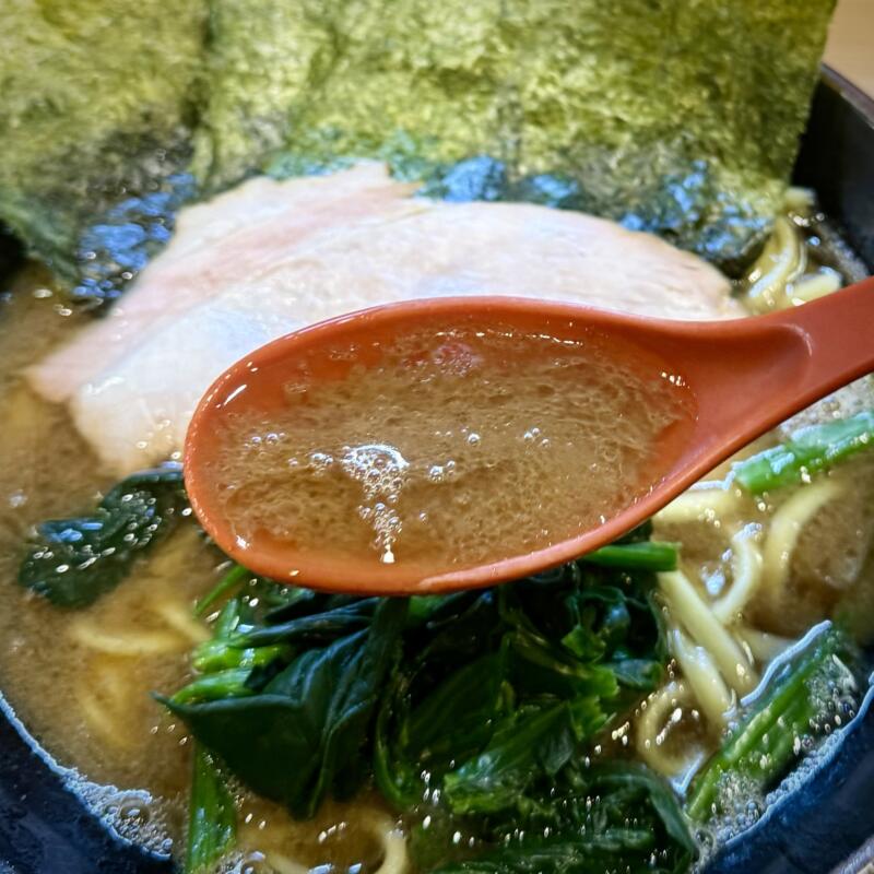 輝道家直系 皇綱家 きづなや 東京都豊島区西池袋 池袋駅西口 ラーメン 並 神奈川ご当地 横浜家系ラーメン 豚骨醤油ラーメン スープ