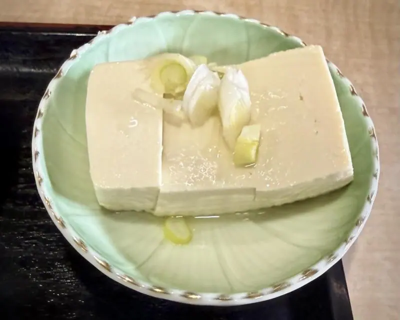 東寿司 秋田県横手市平鹿町 浅舞覚町 醍醐駅 ホルモン定食 冷や奴 豆腐