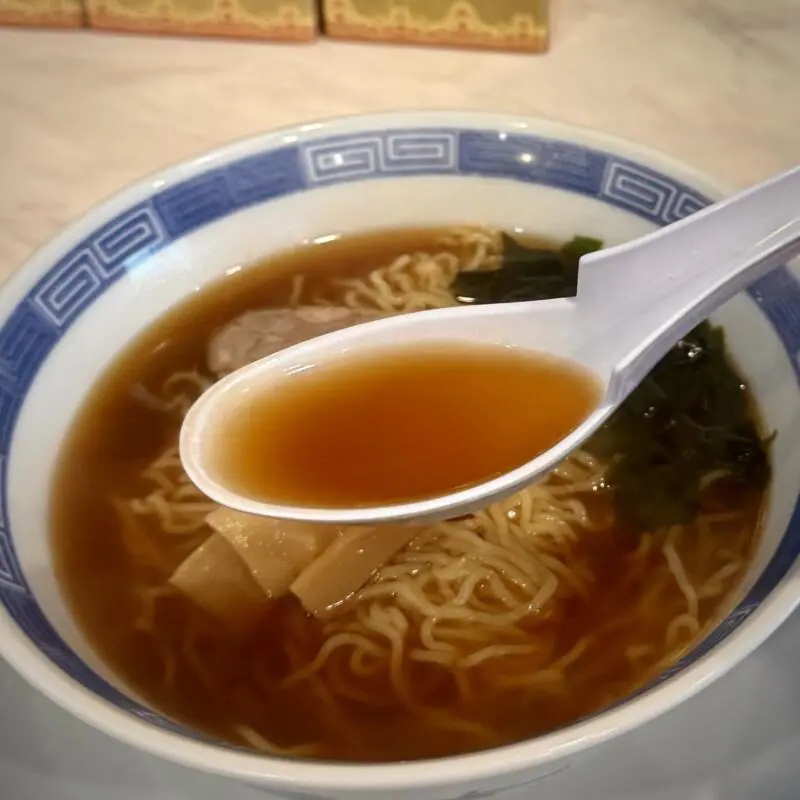 中華料理 笑幸 NICO にこ 秋田県秋田市中通 秋田駅前 中通一丁目 昼ラーメンセット 醤油ラーメン スープ