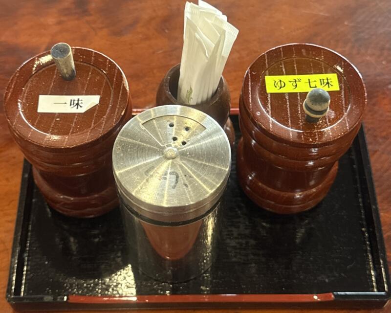 麺屋 稲庭養助本店 秋田県湯沢市稲庭町 佐藤養助 新庄 湯沢駅 稲庭中華そば 稲庭ラーメン 醤油ラーメン 比内地鶏の炊き込みご飯 比内ご飯セット 味変 調味料