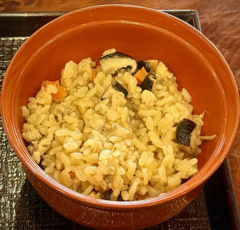 麺屋 稲庭養助本店 秋田県湯沢市稲庭町 佐藤養助 新庄 湯沢駅 稲庭中華そば 稲庭ラーメン 醤油ラーメン 比内地鶏の炊き込みご飯 比内ご飯セット