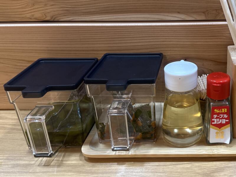 朝らぁ麺 のぞいち 和酒屋 杉やま 秋田県秋田市大町 大町AKビル2階 大町四丁目 秋田駅 中華そば わかめ ワカメ中華そば ちゃん系ラーメン 豚だし醤油ラーメン 味変 調味料