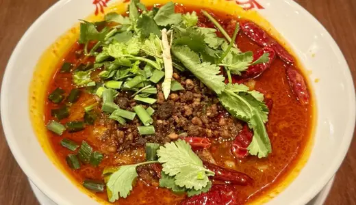 紅虎餃子房イオンモール秋田店にて超辣坦坦麺＆チャーハン＆焼き餃子をオーダー！素揚げした乾唐辛子たっぷりなスーパー激辛タンタンメンにサイドメニューも堪能した贅沢ランチタイム♪