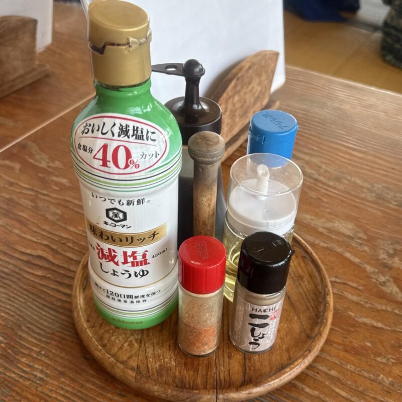 ろくごうドライブイン 秋田県仙北郡美郷町六郷 飯詰駅 六郷新町 たいわん風ニラそば 名古屋ご当地 台湾ラーメン スパイスラーメン 味変 調味料