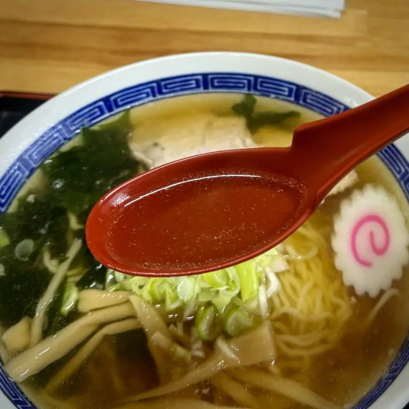 いわはなや食堂 山形県西置賜郡飯豊町手ノ子 手ノ子駅 置賜総合病院前 中華そば 醤油ラーメン スープ