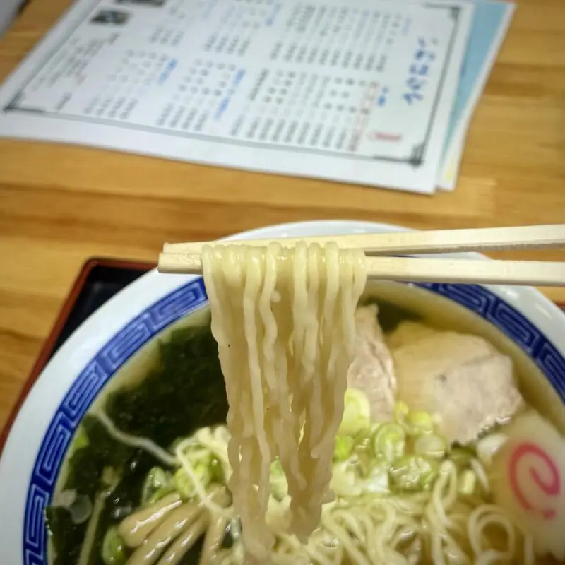 いわはなや食堂 山形県西置賜郡飯豊町手ノ子 手ノ子駅 置賜総合病院前 中華そば 醤油ラーメン 麺