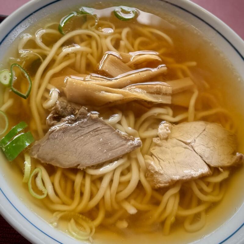 新来軒 しんらいけん 山形県長井市あら町 本町二丁目 長井駅 南長井駅 小盛支那そば 長井ご当地 馬肉ラーメン 醤油ラーメン 具