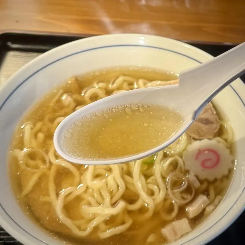 ひとつぶの麦 福島県喜多方市松山町鳥見山 有隣病院前 喜多方駅 銀の支那そば 醤油ラーメン スープ