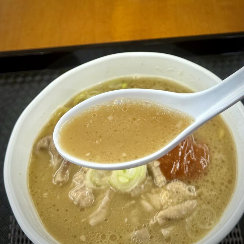 食ってく！持ってく！八幡平ポーク 秋田県南秋田郡大潟村 道の駅 おおがた内 辛味噌ホルモンラーメン 辛みそホルモンラーメン スープ