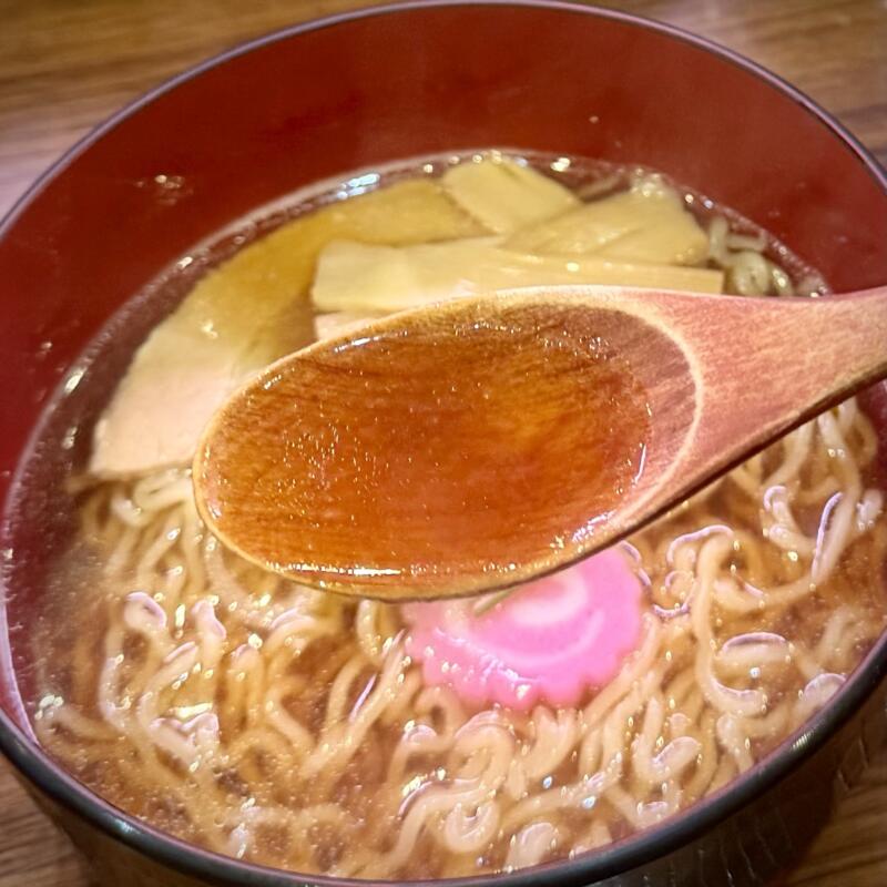 ファミリー寿し 一番星 回転寿司 秋田県鹿角市花輪 市役所前 鹿角花輪駅 半ラーメン 醤油ラーメン スープ