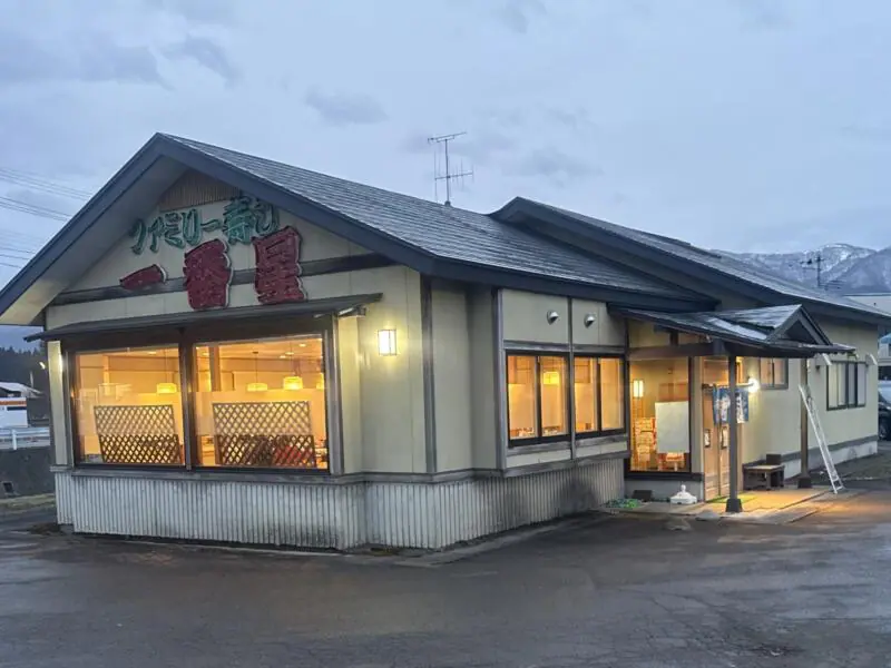 ファミリー寿し 一番星 回転寿司 秋田県鹿角市花輪 市役所前 鹿角花輪駅 外観