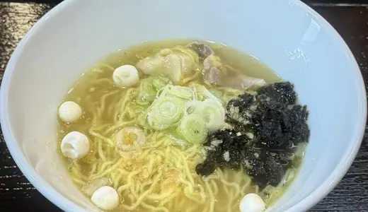 和食神楽＠秋田県秋田市中通にて比内地鶏の塩中華そば＆天丼をオーダー！秋田名物の品揃えが魅力的な和食屋でラーメンと丼を店内連食♪