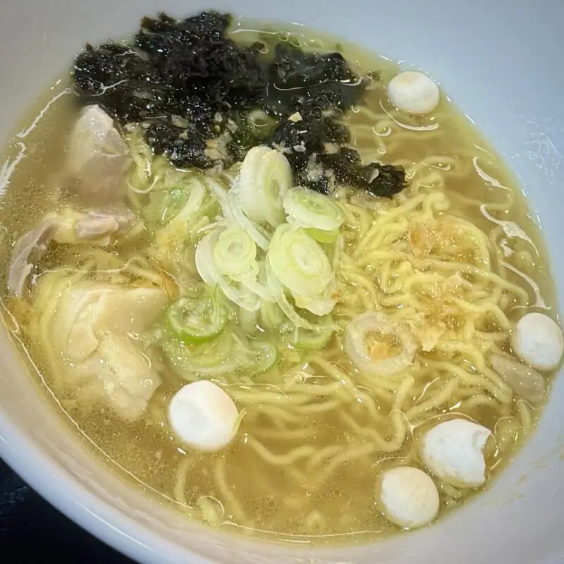 和食 神楽 かぐら 秋田県秋田市中通 リッチモンドホテル秋田駅前1階 中通二丁目 比内地鶏の塩中華そば 塩ラーメン 具